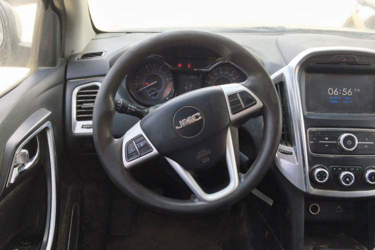Used JMC Yuhu 5 2019 2.0T Diesel Manual 4x4 Advanced Version China VI Standard Long Wheelbase Steering Wheel