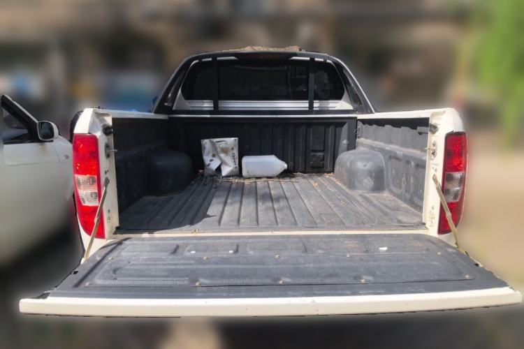 Used JMC Yuhu 5 2019 2.0T Diesel Manual 4x4 Advanced China VI Standard Trunk