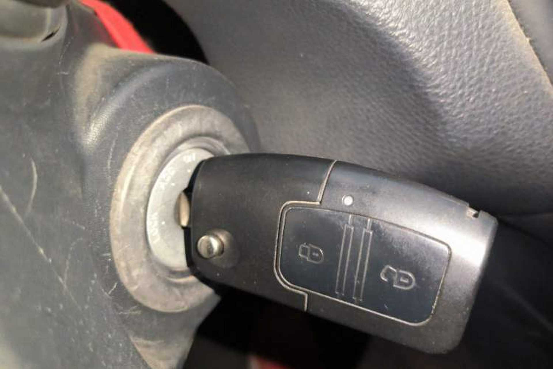 Used JMC Yuhu 5 2019 2.0T Diesel Manual 4x4 Advanced China VI Standard Vehicle Key
