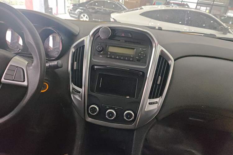 Used JMC Yuhu 5 2019 2.0T Diesel Manual Two-Wheel Drive Classic China VI Standard Audio And AC Panel