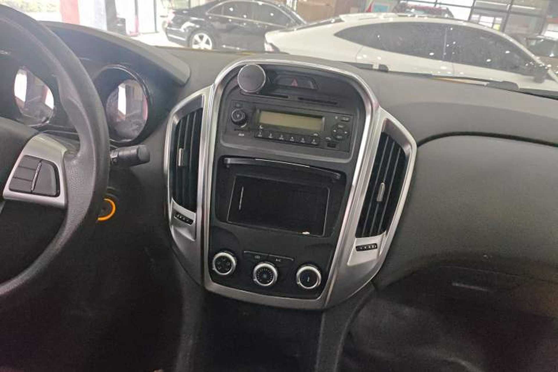 Used JMC Yuhu 5 2019 2.0T Diesel Manual Two-Wheel Drive Classic China VI Standard Audio And AC Panel