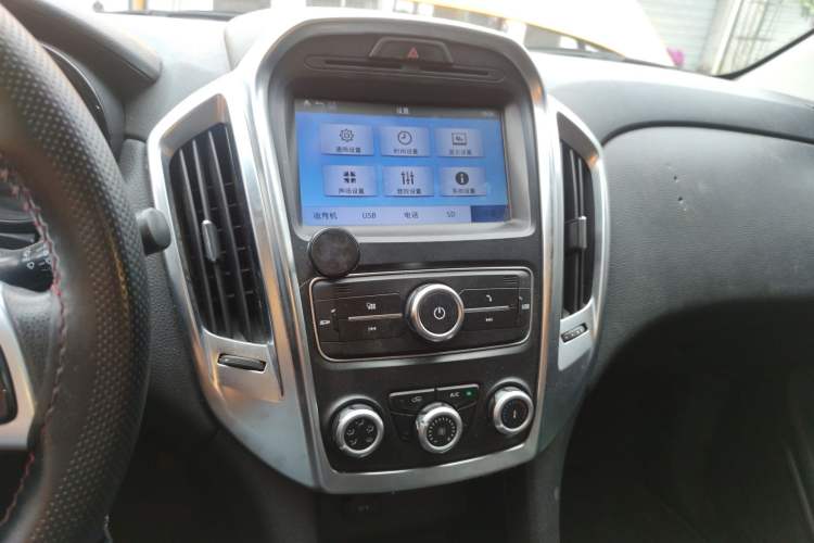 Used JMC Yuhu 5 2019 2.0T Diesel Manual Two-Wheel Drive Enhanced Version China VI Standard Long Wheelbase Audio And AC Panel