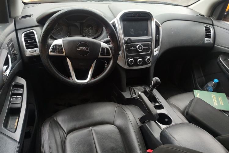 Used JMC Yuhu 5 2019 2.0T Diesel Manual Two-Wheel Drive Enhanced Version China VI Standard Long Wheelbase Center Console