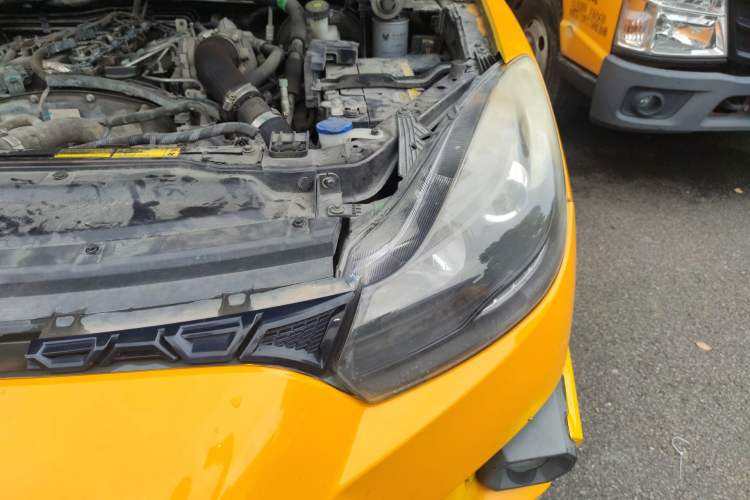 Used JMC Yuhu 5 2019 2.0T Diesel Manual Two-Wheel Drive Enhanced Version China VI Standard Long Wheelbase Engine Bay Left