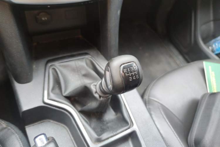 Used JMC Yuhu 5 2019 2.0T Diesel Manual Two-Wheel Drive Enhanced Version China VI Standard Long Wheelbase Gear Lever