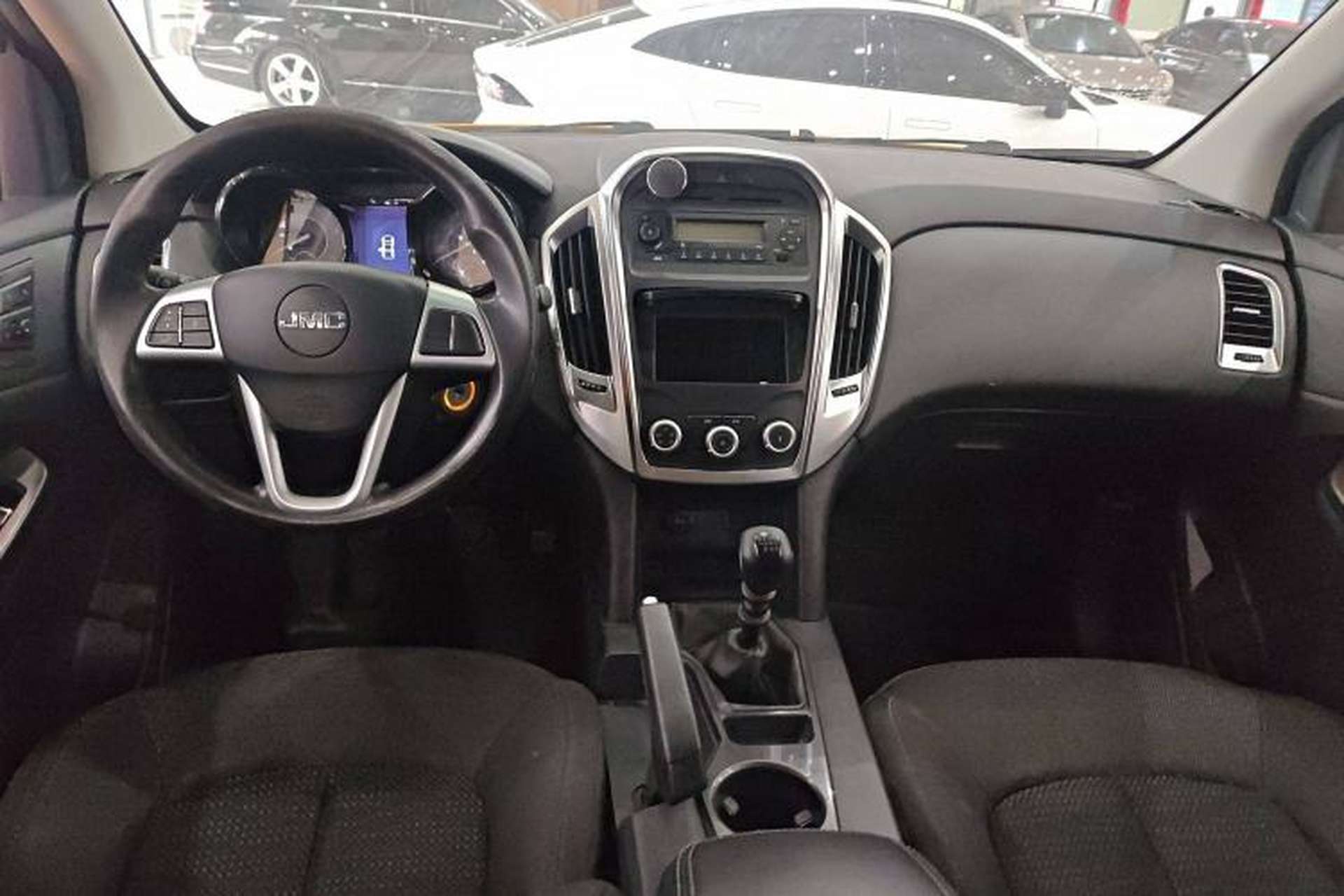Used JMC Yuhu 5 2019 2.0T Diesel Manual Two-Wheel Drive Classic China VI Standard Interior 3