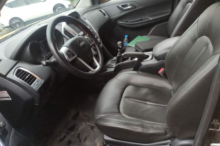 Used JMC Yuhu 5 2019 2.0T Diesel Manual Two-Wheel Drive Enhanced Version China VI Standard Long Wheelbase Left Front Seat