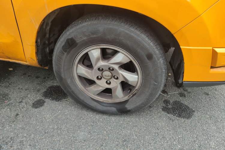 Used JMC Yuhu 5 2019 2.0T Diesel Manual Two-Wheel Drive Enhanced Version China VI Standard Long Wheelbase Right Front Wheel Hub