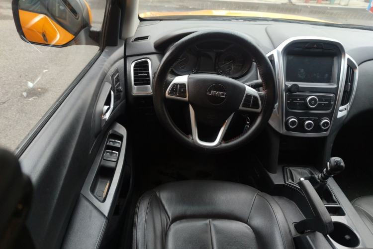 Used JMC Yuhu 5 2019 2.0T Diesel Manual Two-Wheel Drive Enhanced Version China VI Standard Long Wheelbase Steering Wheel