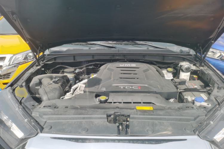 Used JMC Yuhu 7 2022 2.0T Manual Diesel Two-Wheel Drive Comfort Plus Long Wheelbase Engine Bay