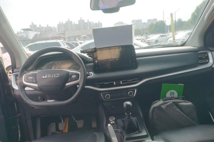 Used JMC Yuhu 7 2022 2.0T Manual Diesel Two-Wheel Drive Comfort Plus Long Wheelbase Interior 2