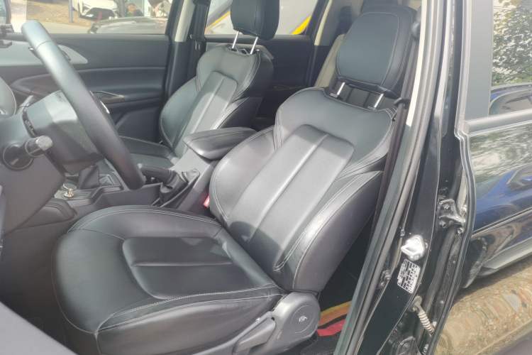 Used JMC Yuhu 7 2022 2.0T Manual Diesel Two-Wheel Drive Comfort Plus Long Wheelbase Left Front Seat