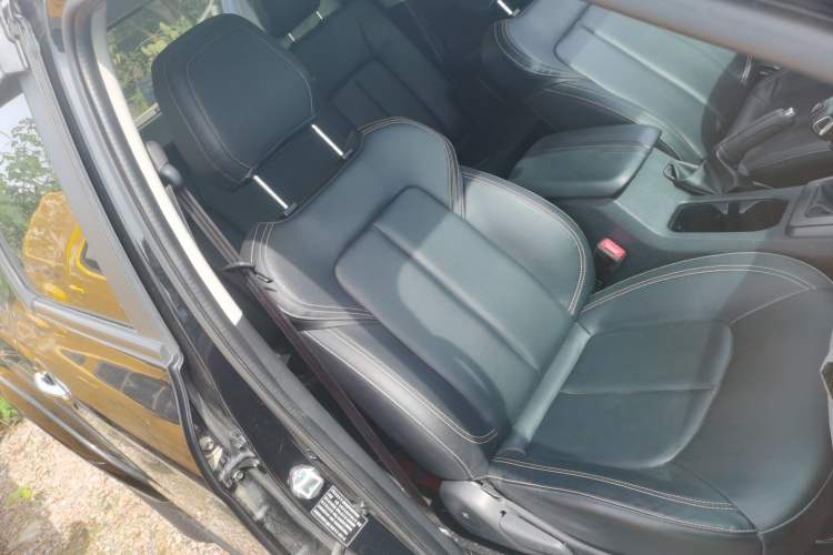 Used JMC Yuhu 7 2022 2.0T Manual Diesel Two-Wheel Drive Comfort Plus Long Wheelbase Right Front Seat