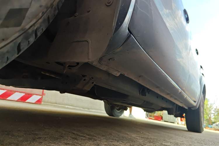 Used JMC Yuhu 7 2012 2.4T Two-Wheel Drive Manual Standard Edition JX4D24 Chassis Front Left