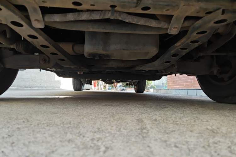 Used JMC Yuhu 7 2012 2.4T Two-Wheel Drive Manual Standard Edition JX4D24 Chassis Front