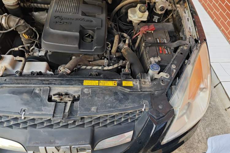 Used JMC Yuhu 7 2012 2.4T Two-Wheel Drive Manual Standard Edition JX4D24 Engine Bay Left