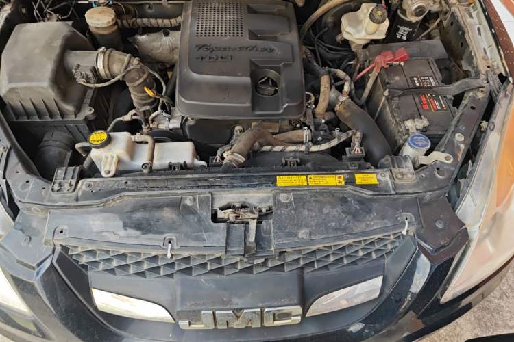 Used JMC Yuhu 7 2012 2.4T Two-Wheel Drive Manual Standard Edition JX4D24 Engine Bay