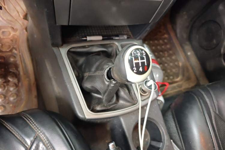 Used JMC Yuhu 7 2012 2.4T Two-Wheel Drive Manual Standard Edition JX4D24 Gear Lever
