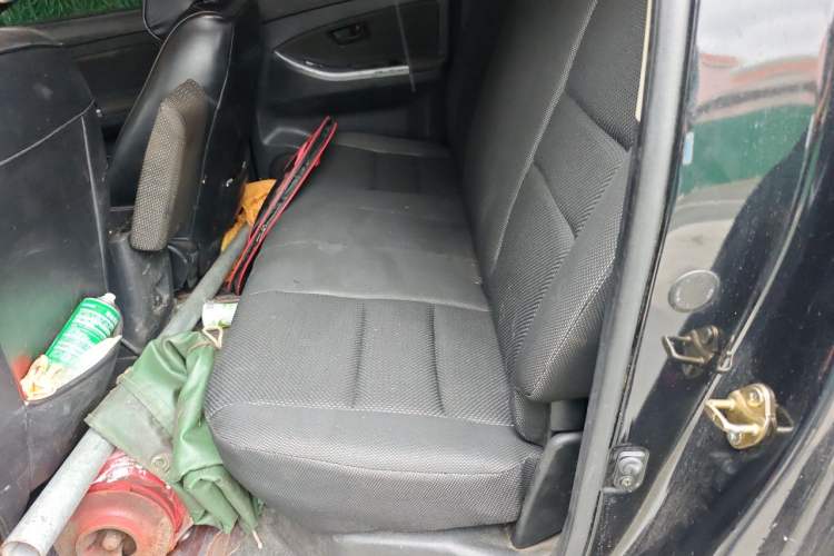 Used JMC Yuhu 7 2012 2.4T Two-Wheel Drive Manual Standard Edition JX4D24 Left Rear Seat
