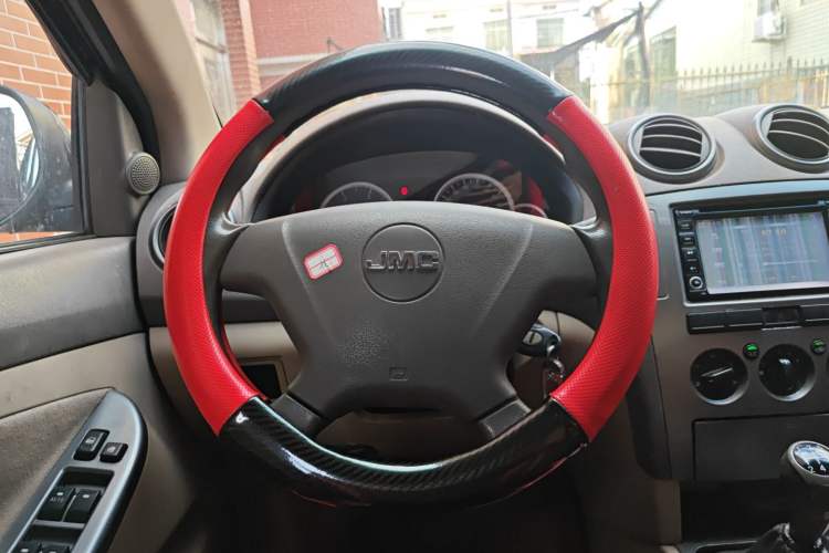 Used JMC Yuhu 7 2012 2.4T Two-Wheel Drive Manual Standard Edition JX4D24 Steering Wheel