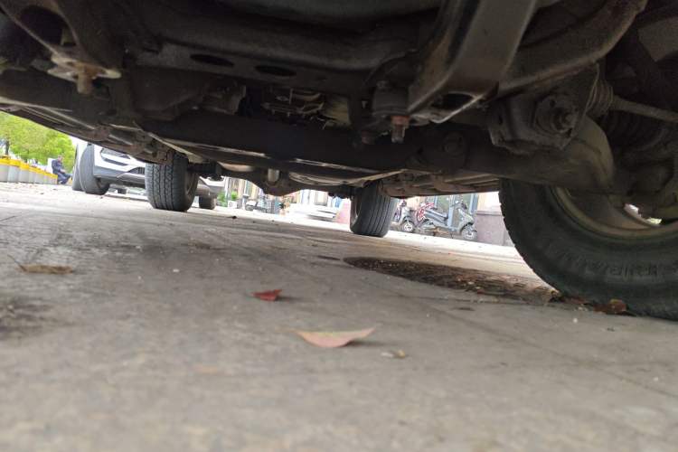 Used JMC Yuhu 7 2012 2.4T Four-Wheel Drive Manual Standard Edition JX4D24 Chassis Front