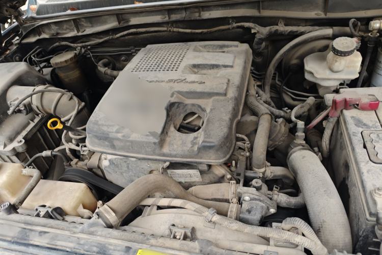 Used JMC Yuhu 7 2012 2.4T Four-Wheel Drive Manual Standard Edition JX4D24 Engine Bay
