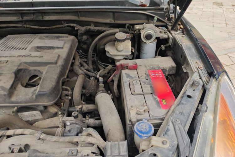 Used JMC Yuhu 7 2012 2.4T Four-Wheel Drive Manual Standard Edition JX4D24 Engine Bay Left