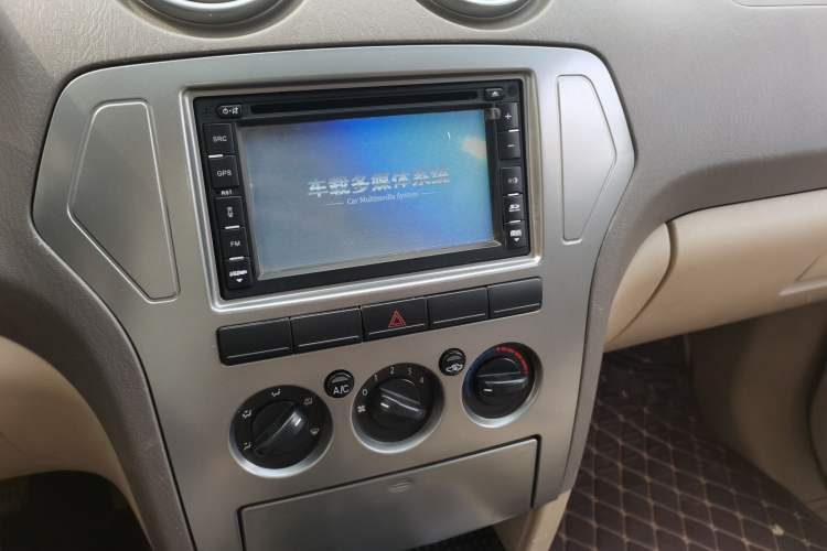Used JMC Yuhu 7 2012 2.4L 4x4 Manual Standard Edition 4G69 Audio And AC Panel