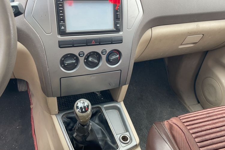 Used JMC Yuhu 7 2012 2.4T Two-Wheel Drive Manual Standard Edition JX4D24 Audio And AC Panel