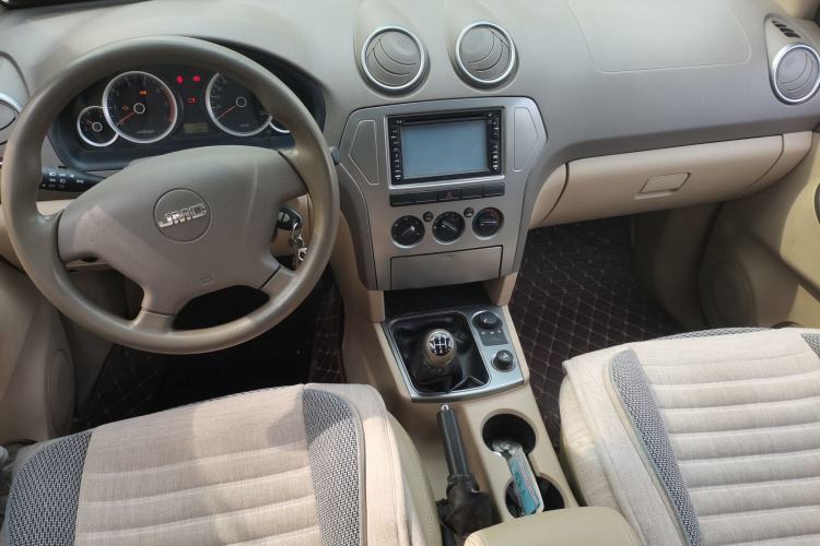 Used JMC Yuhu 7 2012 2.4L 4x4 Manual Standard Edition 4G69 Center Console