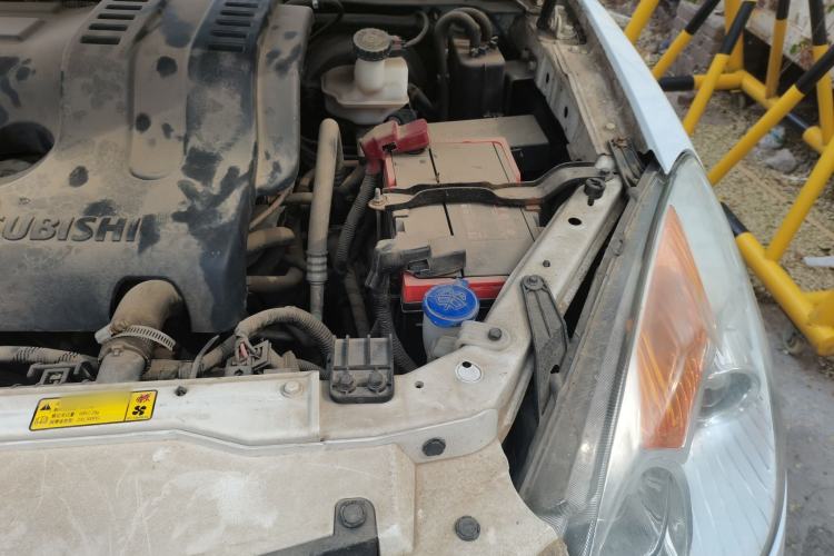 Used JMC Yuhu 7 2012 2.4L 4x4 Manual Standard Edition 4G69 Engine Bay Left