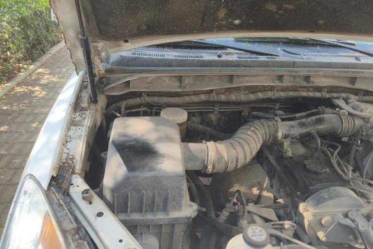 Used JMC Yuhu 7 2012 2.4L Two-Wheel Drive Manual Standard Edition 4G69 Engine Bay Right