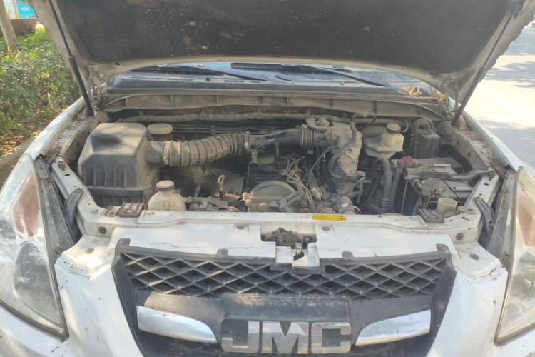 Used JMC Yuhu 7 2012 2.4L Two-Wheel Drive Manual Standard Edition 4G69 Engine Bay