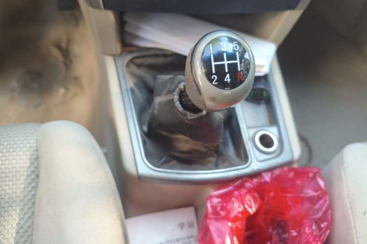 Used JMC Yuhu 7 2012 2.4L Two-Wheel Drive Manual Standard Edition 4G69 Gear Lever