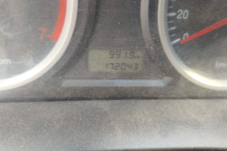 Used JMC Yuhu 7 2012 2.4L Two-Wheel Drive Manual Standard Edition 4G69 Odometer Close Up