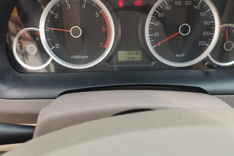 Used JMC Yuhu 7 2012 2.4L 4x4 Manual Standard Edition 4G69 Odometer Close Up