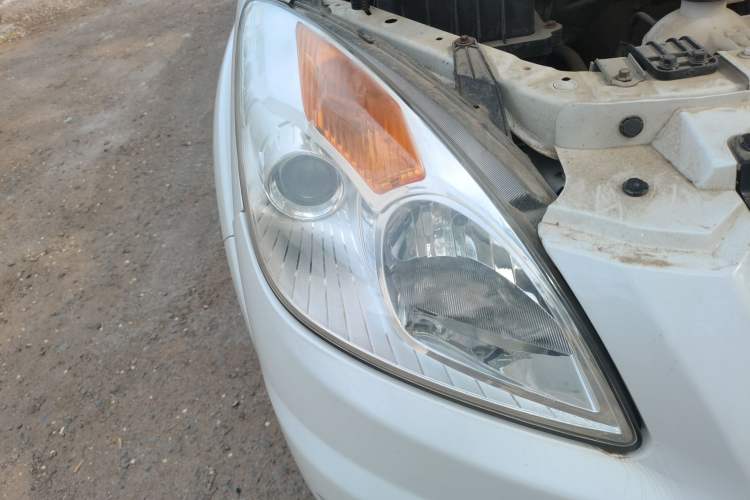 Used JMC Yuhu 7 2012 2.4L 4x4 Manual Standard Edition 4G69 Right Front Headlight