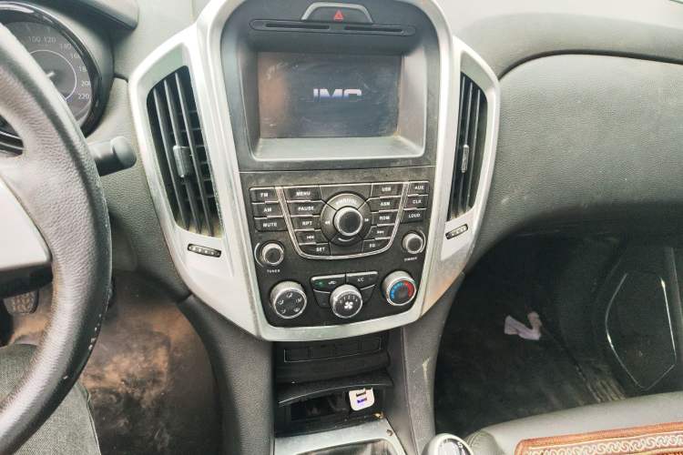 Used JMC Yuhu 7 2016 2.4T Four-Wheel Drive Luxury Edition JX4D24 Audio And AC Panel