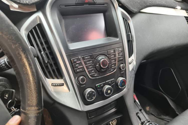 Used JMC Yuhu 7 2016 2.4T Two-Wheel Drive Luxury Edition JX4D24 Audio And AC Panel