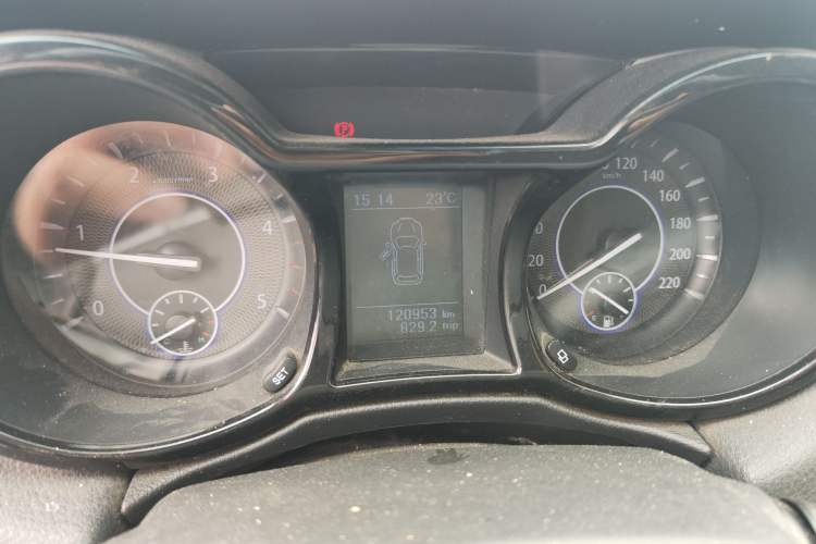 Used JMC Yuhu 7 2016 2.4T Four-Wheel Drive Luxury Edition JX4D24 Instrument Cluster