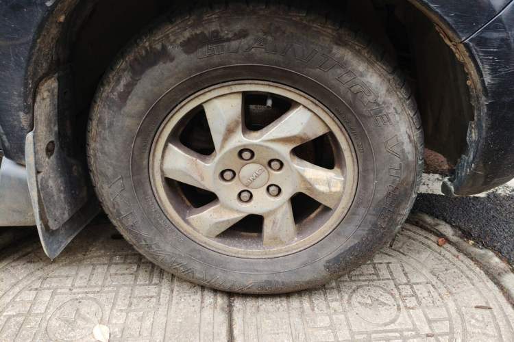 Used JMC Yuhu 7 2016 2.4T Two-Wheel Drive Luxury Edition JX4D24 Right Front Wheel Hub