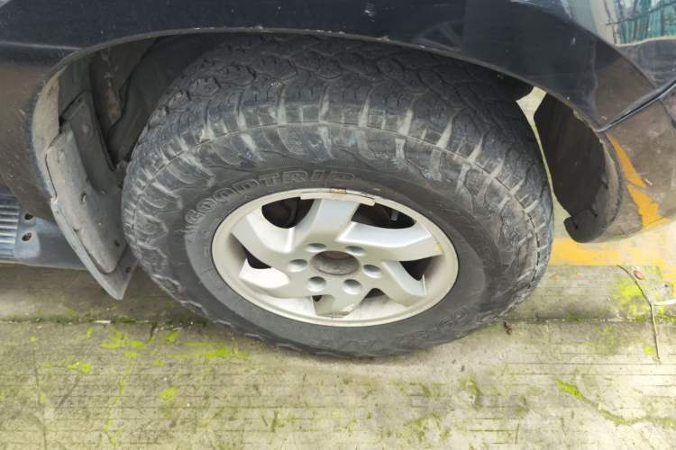 Used JMC Yuhu 7 2016 2.4T Four-Wheel Drive Luxury Edition JX4D24 Right Front Wheel Hub