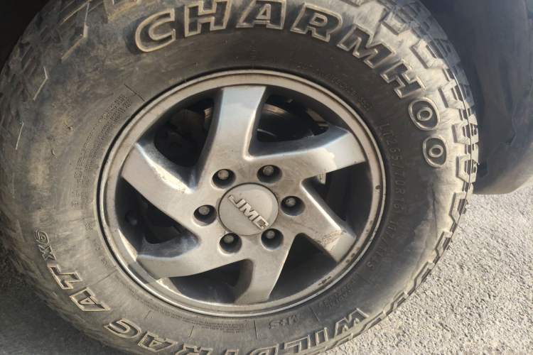Used JMC Yuhu 7 2016 2.4T Four-Wheel Drive Luxury Edition JX4D24 Right Front Wheel Hub