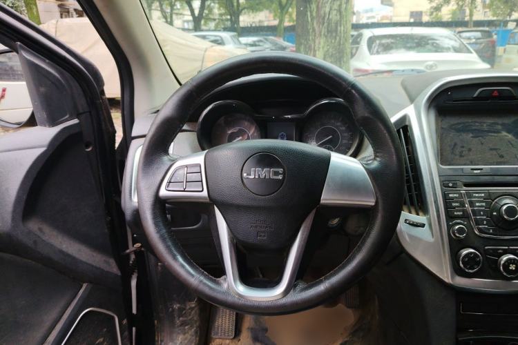 Used JMC Yuhu 7 2016 2.4T Two-Wheel Drive Luxury Edition JX4D24 Steering Wheel