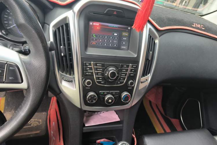 Used JMC Yuhu 7 2016 2.4L Four-Wheel Drive Ultra-Luxury 4G69 Audio And AC Panel