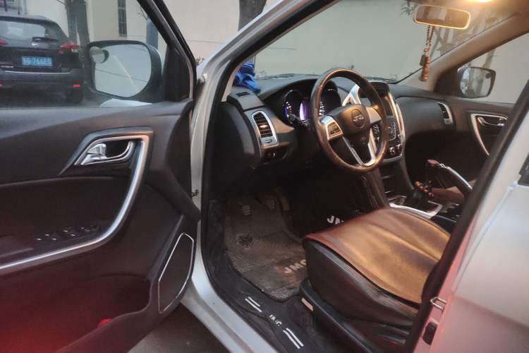 Used JMC Yuhu 7 2016 2.4T Two-Wheel Drive Luxury Edition JX4D24 Driver Seat