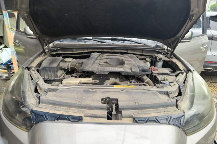 Used JMC Yuhu 7 2016 2.4L Four-Wheel Drive Ultra-Luxury 4G69 Engine Bay