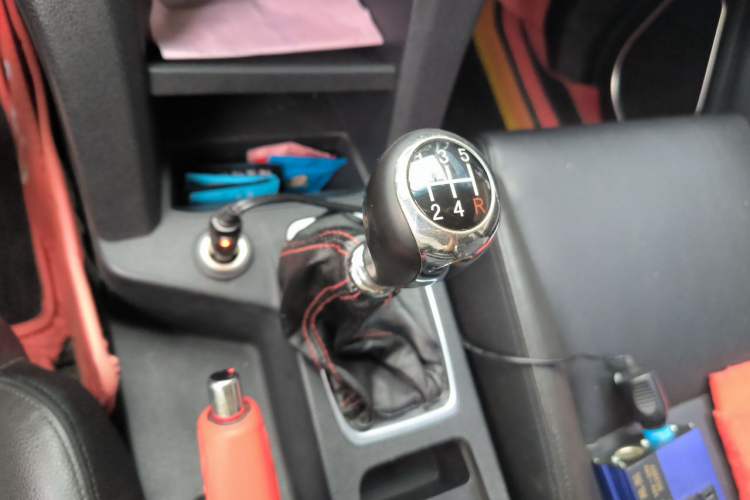 Used JMC Yuhu 7 2016 2.4L Four-Wheel Drive Ultra-Luxury 4G69 Gear Lever