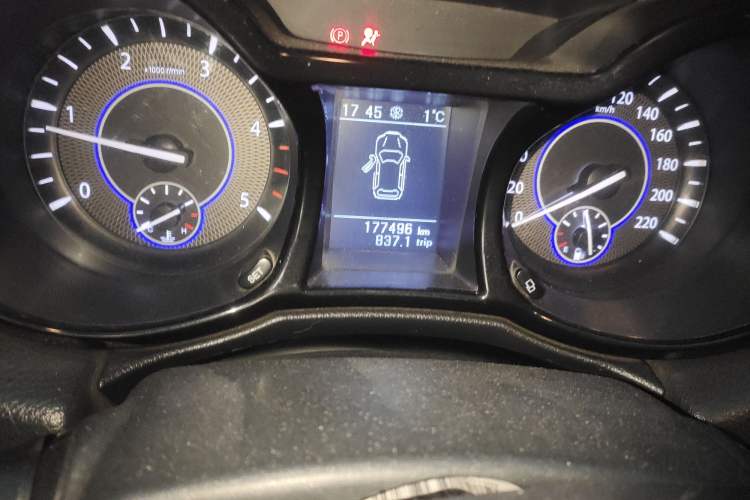 Used JMC Yuhu 7 2016 2.4T Two-Wheel Drive Luxury Edition JX4D24 Odometer Close Up