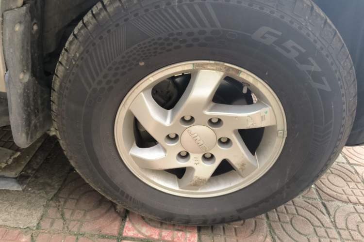 Used JMC Yuhu 7 2016 2.4L Four-Wheel Drive Ultra-Luxury 4G69 Right Front Wheel Hub